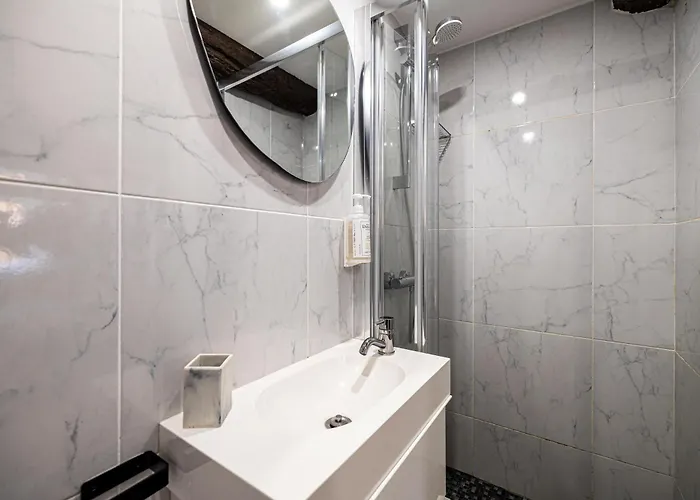 Two With Ac In The Heart Of Old Nice, Each With Its Own Entrance Ницца